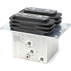 Двойной педальный клапан Bobcat, 6697935 Двойной педальный клапан Bobcat, 6697935