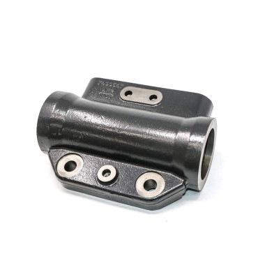 Переднее шарнирное крепление Bobcat, 7400546